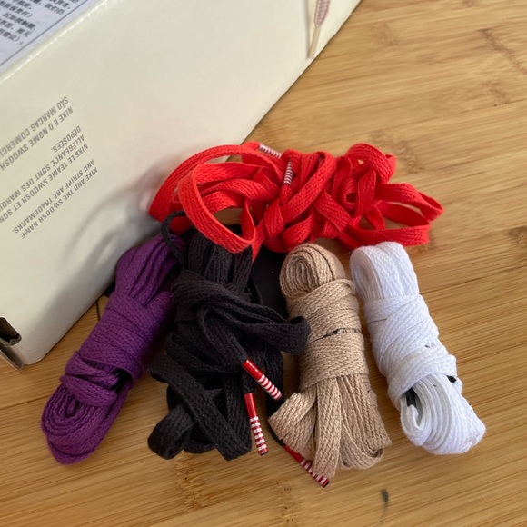 NWT—Nike SB Albino & Preto Dunk Low, Size 9.5–Includes 5 Laces - Picture 6 of 6